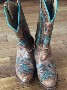 Shyanne Brown Leather Cowboy Boots with Turquoise Stitching